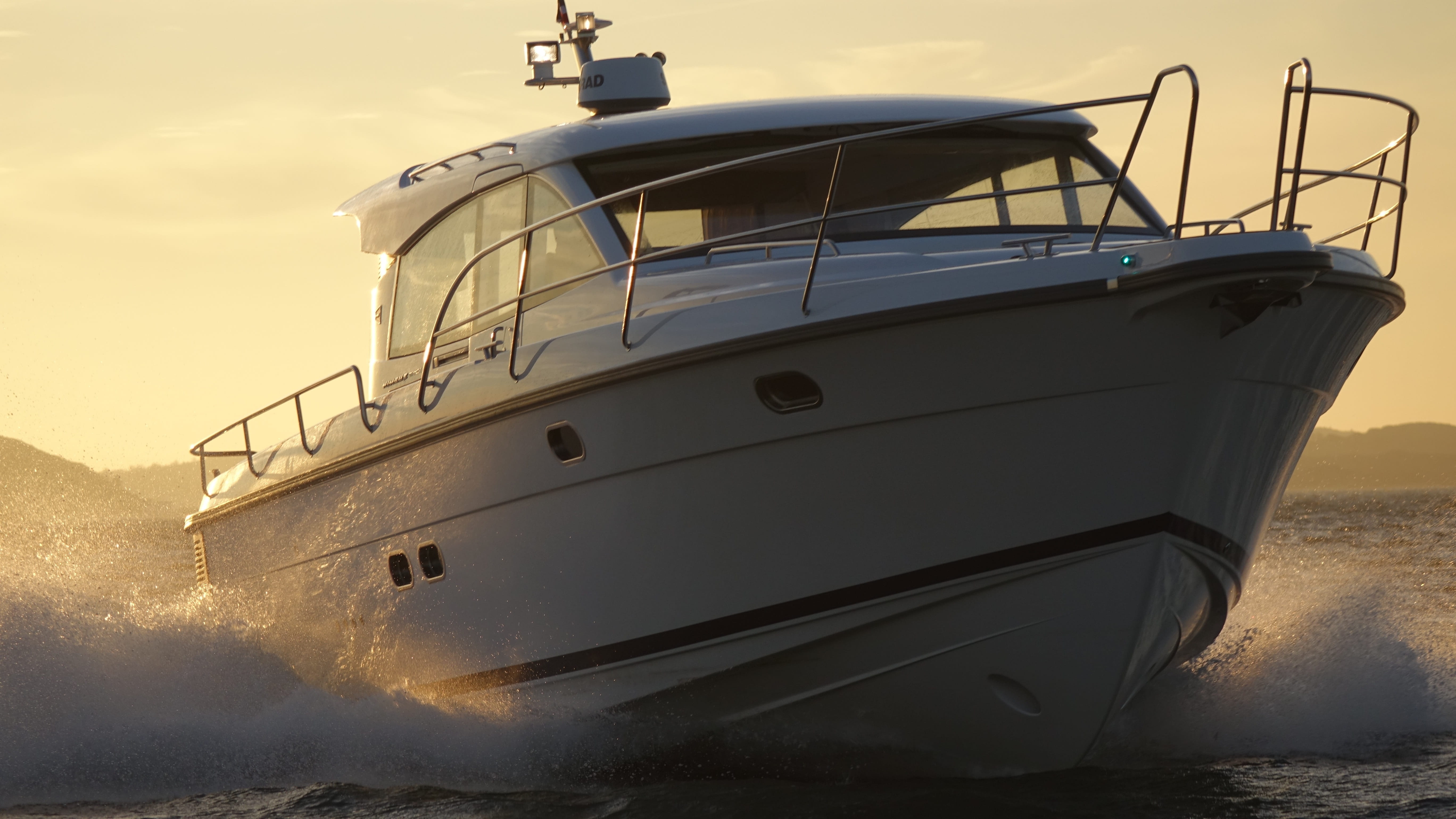 2017 Riviera 54 Sport Yacht