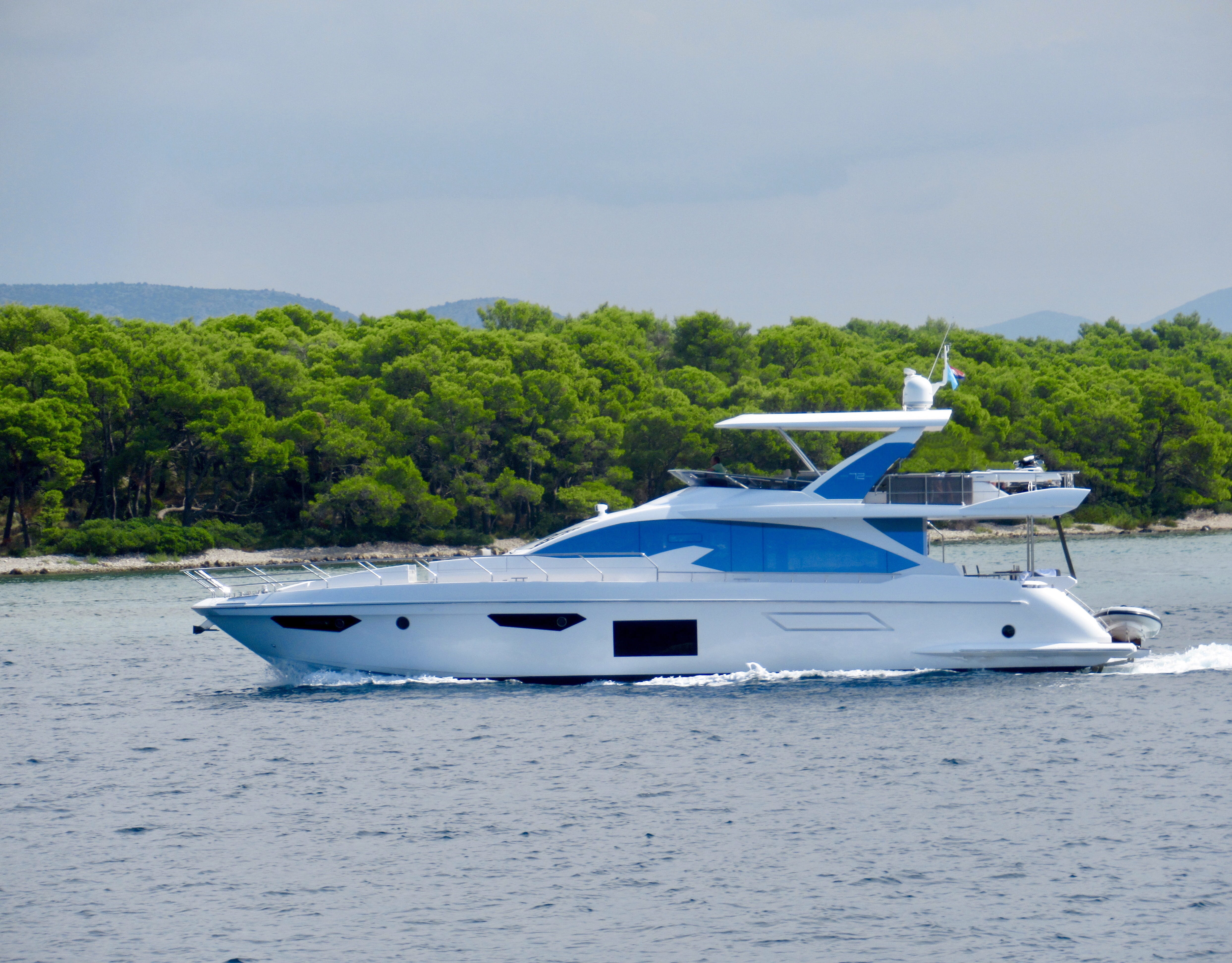 2013 Boston Whaler 370 Outrage