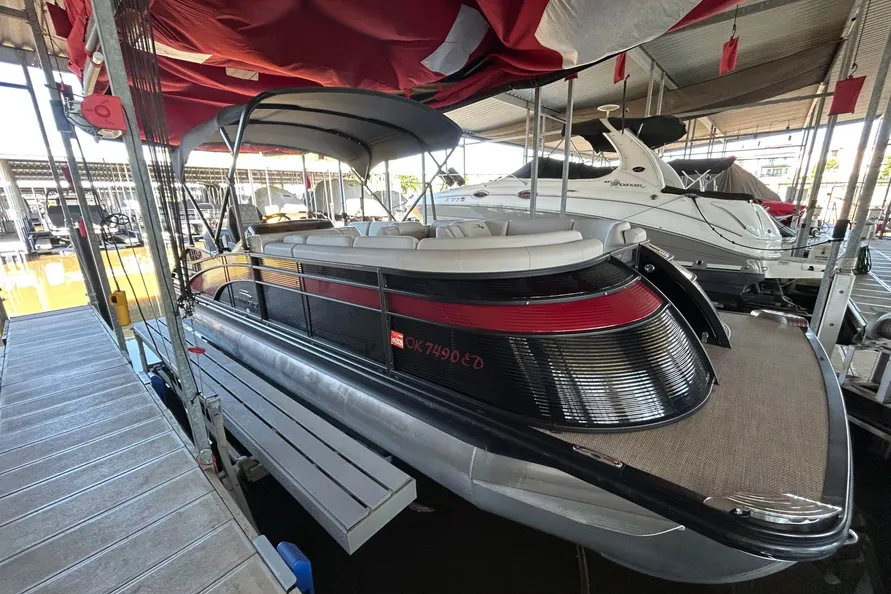 2018 Bennington Q 25