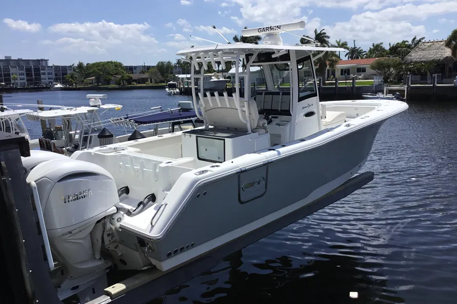 2024 Sea Hunt Gamefish 28 Coffin Box