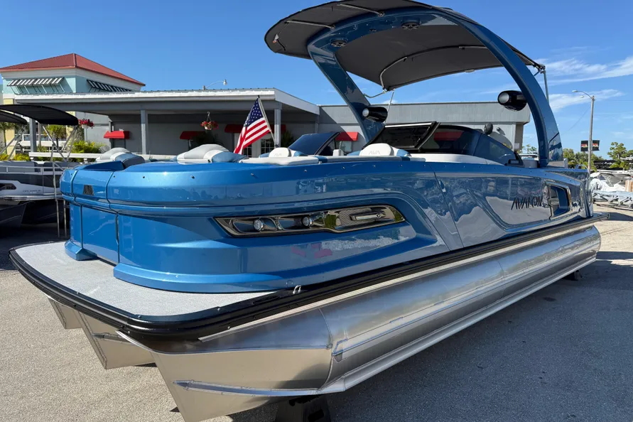 2026 Avalon 2585 Excalibur Windshield Quad Lounger Shift, Tri toon, Mercury 400hp V-10