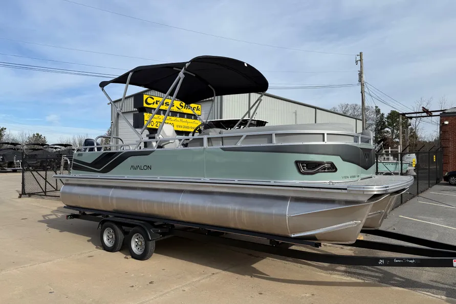 2026 Avalon Venture 85 Versatile Rear Bench