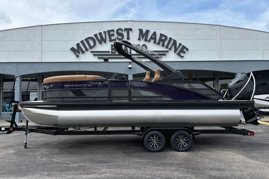 Bennington 23 MCSB Luxe