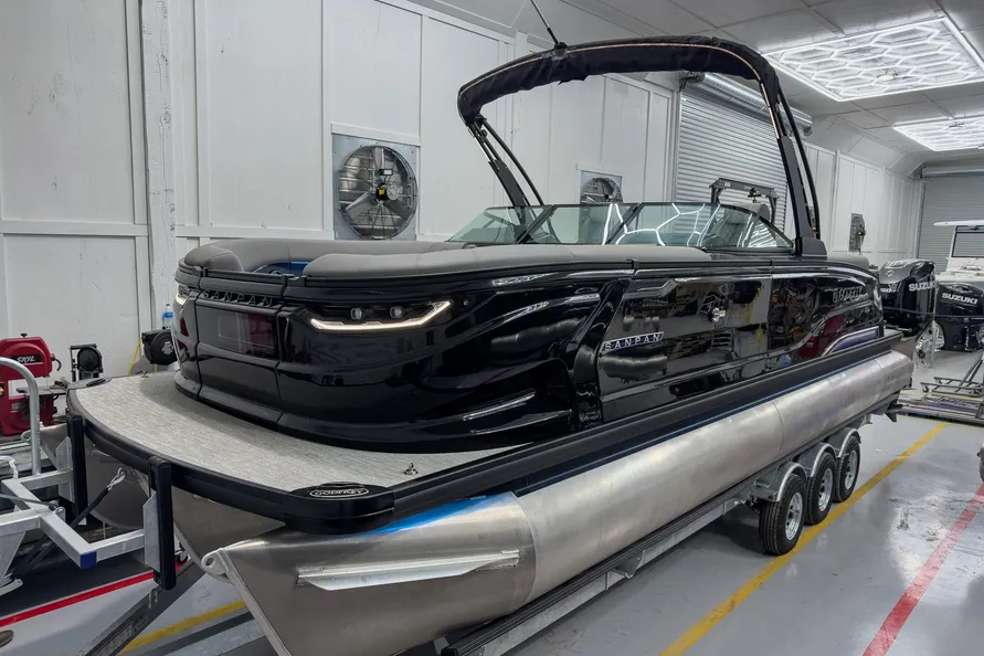2026 Godfrey Sanpan 27′ Twin Split Bench Windshield Tritoon – 2700 SBW TWIN