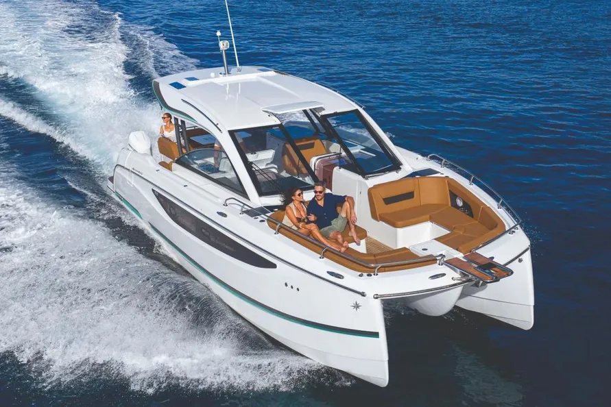 Jeanneau TH38