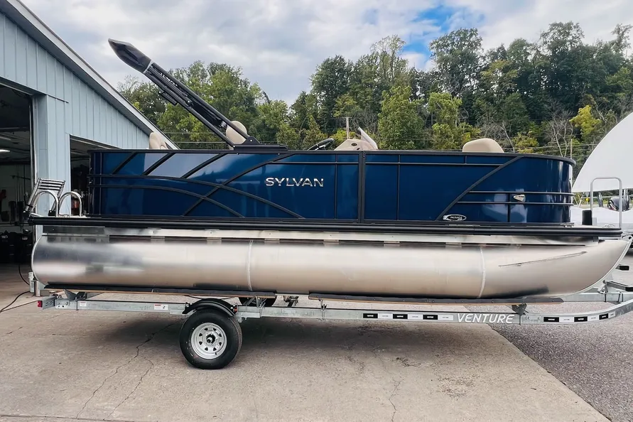 2026 Sylvan Mirage 8520 Party Fish 4.0
