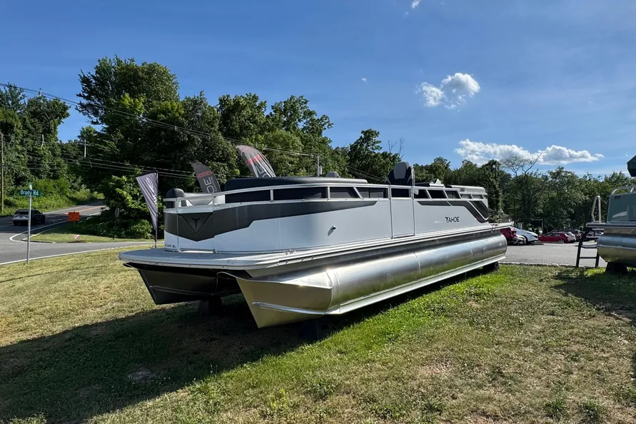 2026 Tahoe Pontoon Sport 85 Quad Lounger 23