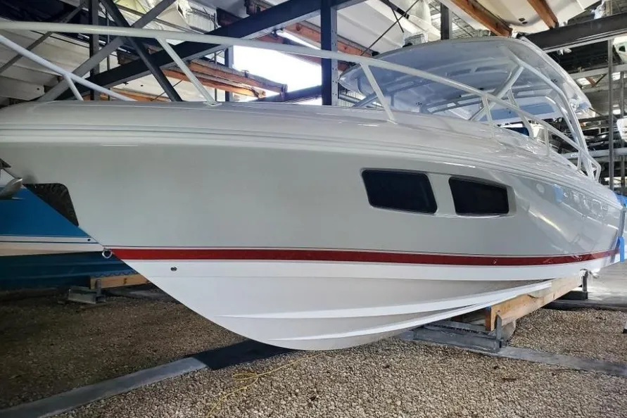 2022 Intrepid 345 Valor